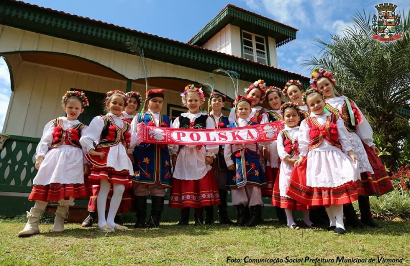 Grupo de dança polonesa Mali Polacy